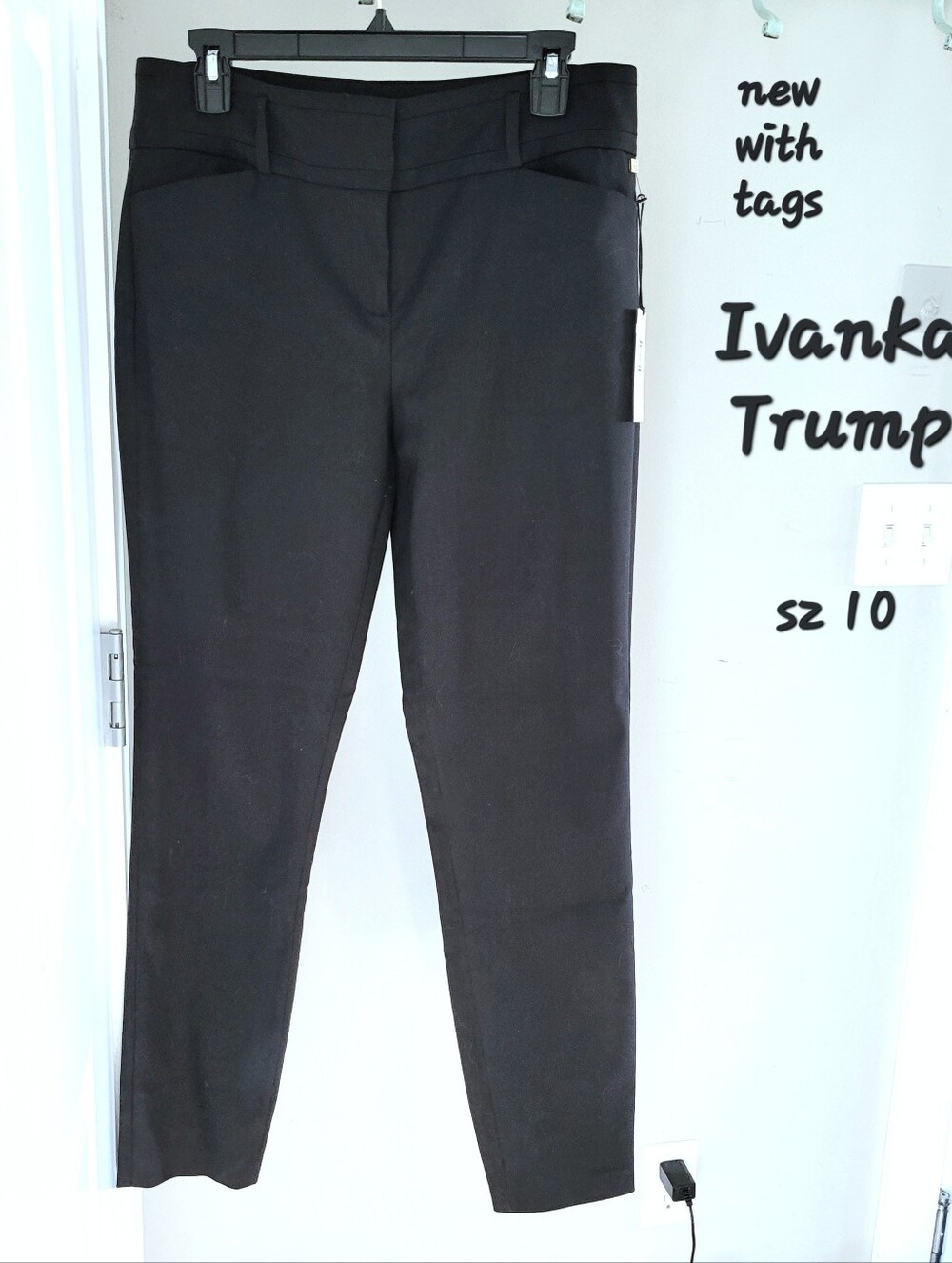 Ivanka Trump Black Skinny Pants - Sleek Pull-On Style